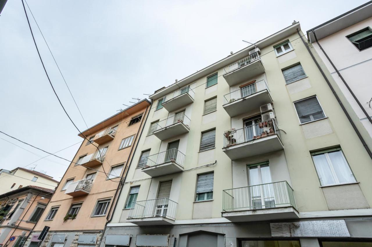 Yellowsunny Apartment With Two Balconies Pisa Eksteriør billede